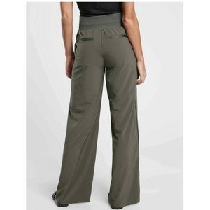 Athleta Nouta wide leg olive green pants size 10